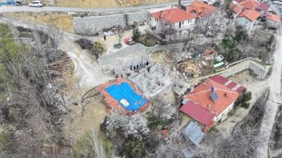 Fatma teyzenin yıkılan evi yeniden inşa ediliyor