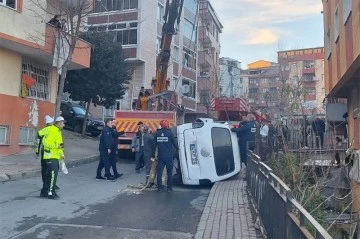 Freni boşalan minibüs çocuğa çarpıp apartman boşluğuna uçtu: Küçük çocuk hayatını kaybetti