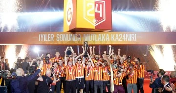 Galatasaray’dan 3 kupalı kutlama