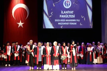 GAÜN İlahiyat Fakültesi’nde mezuniyet heyecanı