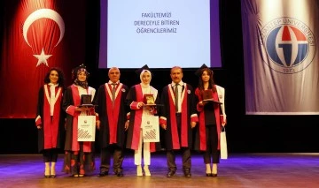 GAÜN Mimarlık Fakültesi’nde mezuniyet coşkusu