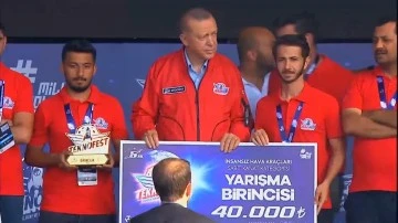 GAÜN ÖĞRENCİLERİ ÖDÜLLERİNİ CUMHURBAŞKANI ERDOĞAN’DAN ALDI