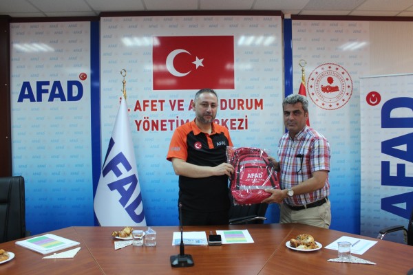 GAZETECİLER AFET BİLİNCİ HAKKINDA SEMİNER ALDI