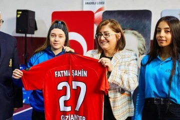 Gaziantep Büyükşehir’den, Lise Öğrencilerine Eşofman Takımı