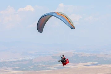 Gaziantep'te Gökyüzü Şenliği: &quot;İlk yamaç paraşütü festivali başladı&quot;