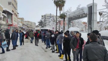 GAZİANTEP'TE YOĞUN KAR YAĞIŞI HAYATI DURMA NOKTASINA GETİRDİ