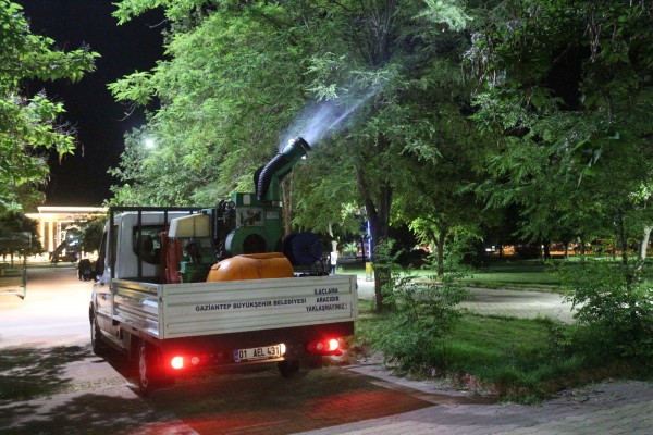 GAZİANTEP TEPEDEN TIRNAĞA İLAÇLANIYOR