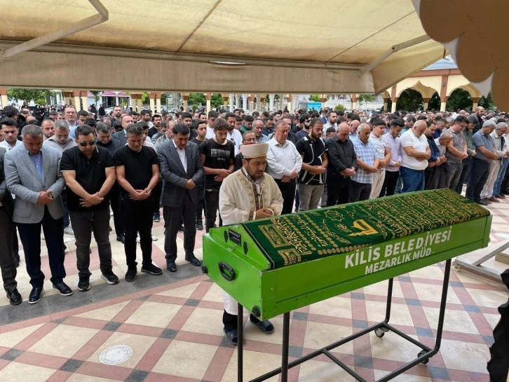 Genç yaşta hayatını kaybeden Enes Şerbetçioğlu Gözyaşları arasında son yolculuğuna uğurlandı