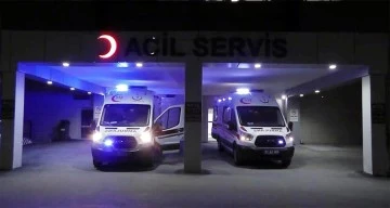 Hafif ticari araçla motosiklet çarpıştı: 1 ölü, 4 yaralı