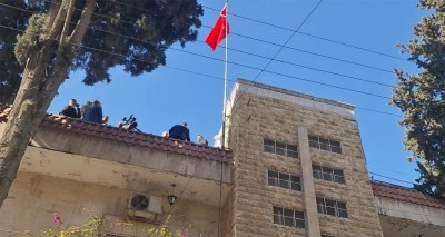 Halep Başkonsolosluğu'nda Türk bayrağı göndere çekildi