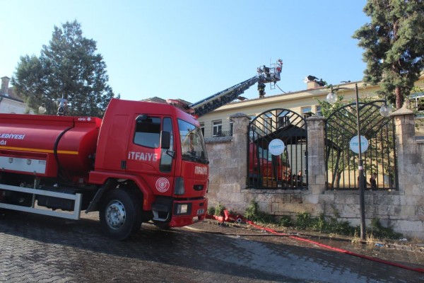 HASTANEDE ÇIKAN YANGIN BÜYÜMEDEN SÖNDÜRÜLDÜ