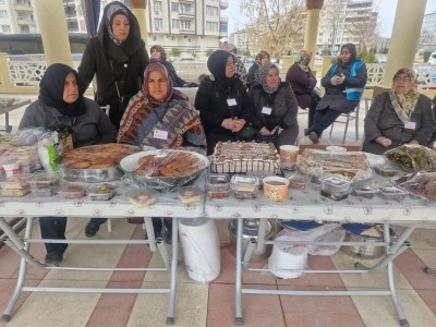 “Hayır Çarşısı” kermesine yoğun ilgi