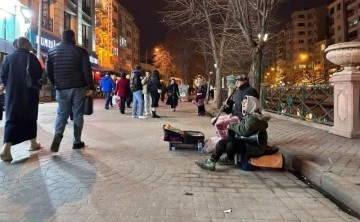 Herkes eğlenirken, onlar ekmek derdinde