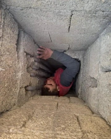 Hırsızlık şüphelisi havalandırma boşluğuna sıkışınca yakalandı