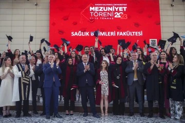 HKÜ, öğrencilerin mezun etmenin gururunu yaşadı