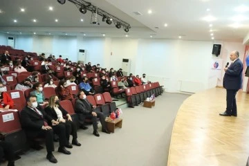 HKÜ REKTÖRÜ PROF. DR. TÜRKAY DERELİ ÖZEL SEÇKİN KOLEJİ ÖĞRENCİLERİ İLE BULUŞTU