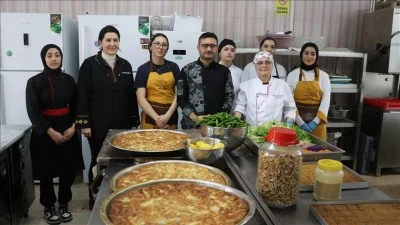 İftar ve sahur sofraları lise öğrencilerinin yaptığı yemeklerle lezzetleniyor