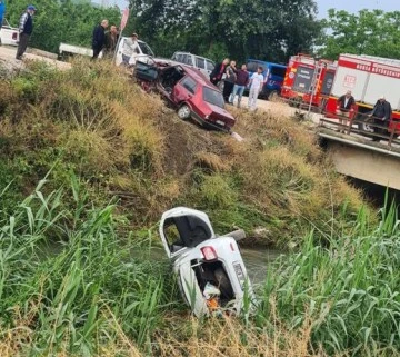 İki otomobil çarpıştı, biri dereye uçtu: 5'i ağır 8 yaralı