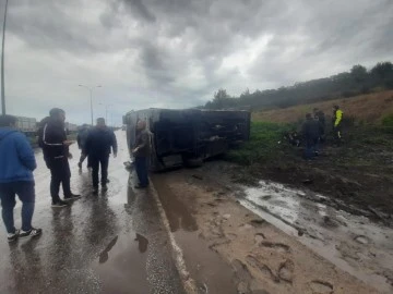 İşçi servisi devrildi: 4 yaralı