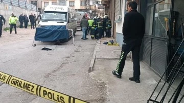 İşçi servisinin altına kalan yaşlı adam hayatını kaybetti