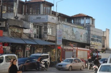 İŞYERİNİN BACASINDA ÇIKAN YANGINI İTFAİYE SÖNDÜRDÜ