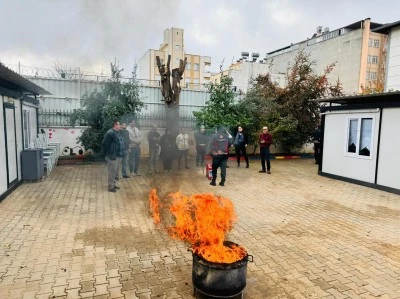 İtfaiye yangın eğitimlerine devam ediyor