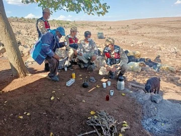 JANDARMA'DAN BİR GÜZEL UYGULAMA &quot;ÇAY BİZDEN SOHBET SİZDEN&quot;