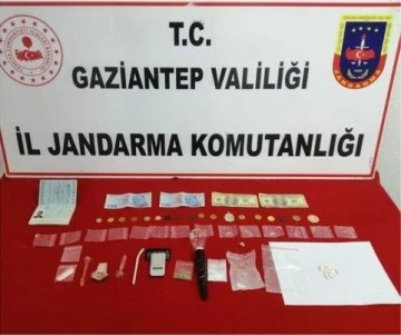 JANDARMA UYUŞTURUCU SATICILARINA VE KAÇAKÇILARA GÖZ AÇTIRMIYOR