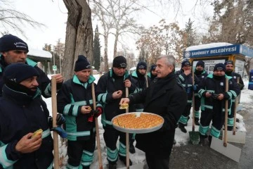 KAR TEMİZLEME ÇALIŞMASI YAPAN EKİPLERE BAKLAVA DOPİNGİ