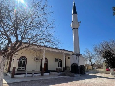 Karakuş Ailesi Depremde Hasar Gören Camiye Minare Yaptırdı