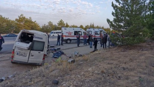 Karaman'da kaza 2ölü ,13 yaralı