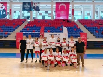 ‘Karataş'ın Melekleri’ futsal bölge şampiyonu oldu