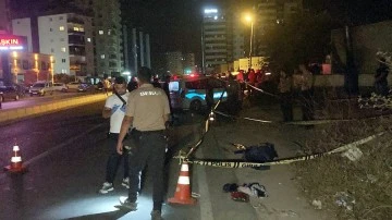 Kardeşlere çarpan sürücü kaçtı, o anlar kameralara yansıdı: 1 ölü, 1 yaralı