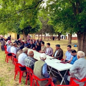 Kaymakam Bayraklı hem Köyleri ziyaret etti hem de Çocuklara oyuncak dağıttı