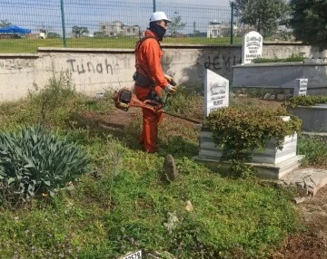 Kilis Asri Mezarlığında bayram temizliği