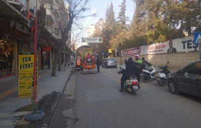 Kilis Cumhuriyet caddesi trafiğe kapatıldı