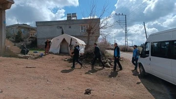 Kilis Müftüsü yardım kolilerini kendi elleriyle taşıdı