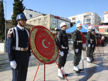 Kilis’te 29 Ekim kutlamaları çelenk sunma töreniyle başladı