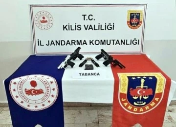 Kilis'te arama yapılan evde 4 tabanca ele geçirildi