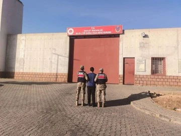 Kilis'te dolandırıcılık ve uyuşturucu suçundan aranan şahıslar tutuklandı