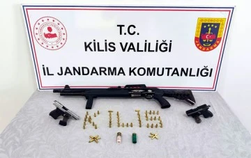 Kilis’te evde silah ve av tüfeği yakalandı