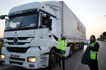 Kilis'te polis iftarlık dağıttı