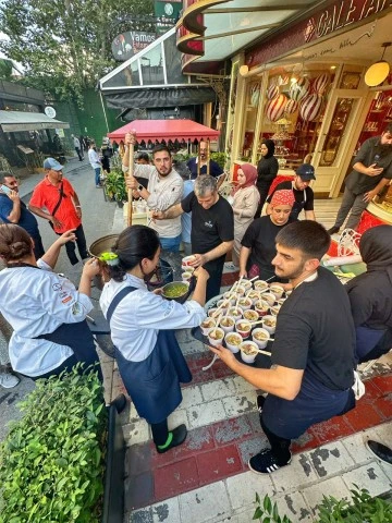 Kilisli ünlü Chef Yunus Emre Akkor Aşure dağıttı