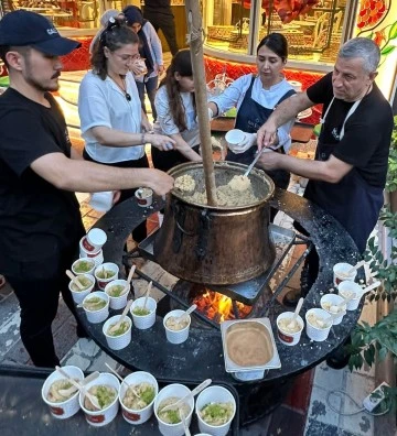 Kilisli ünlü Chef Yunus Emre Akkor'dan Mevlid Kandilinde İrmik helvası