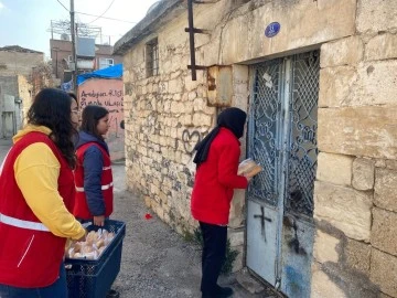 Kızılay’dan ihtiyaç sahibi ailelere ekmek