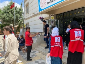 Kızılay’dan LGS sınavında ter döken öğrencilere ikramlık