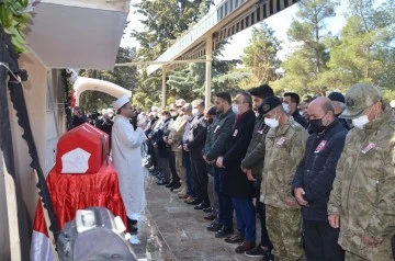 KOMİSER YARDIMCISI KURTOĞLU TOPRAĞA VERİLDİ