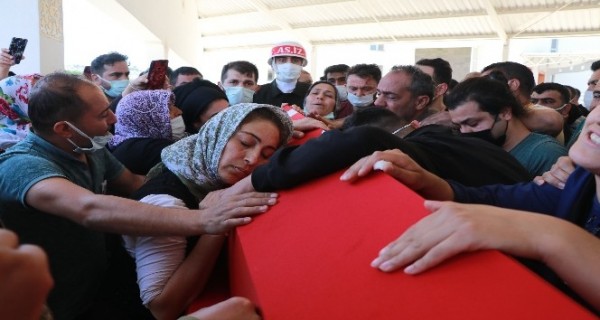 KOMUTANI TARAFINDAN VURULAN ASKER SON YOLCULUĞUNA UĞURLANDI