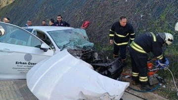 Kontrolden çıkan araç karşı şeritteki otomobille çarpıştı: 4 yaralı