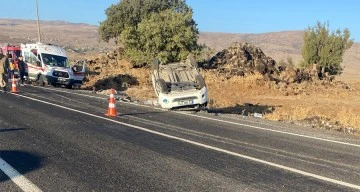 Kontrolden çıkan hafif ticari araç takla attı: 3 ölü, 2 yaralı